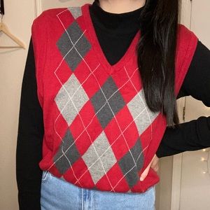 CHAPS red and gray argyle sweater vest
